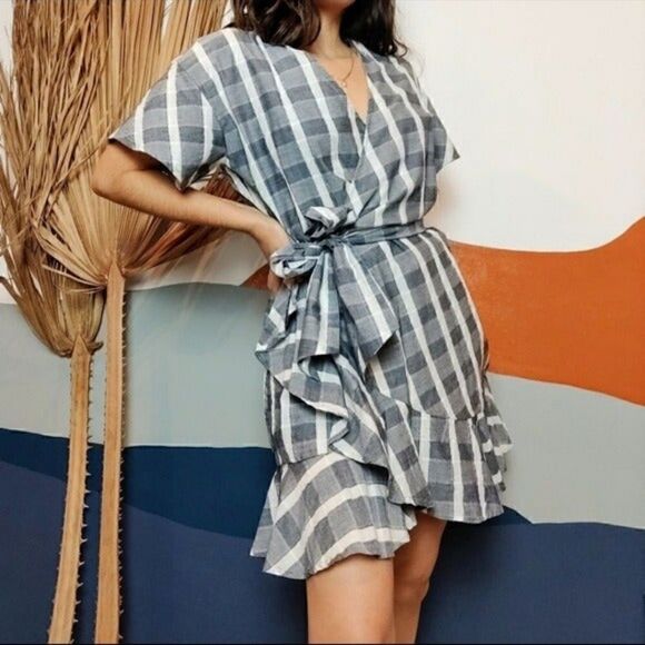 Romeo & Juliet Couture Blue Plaid Wrap Dre size M - Picture 1 of 5